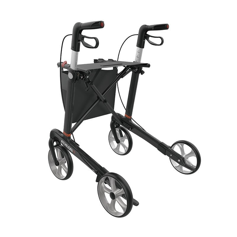Athlon SL rollator i svart kolfiber, delvis hopfälld, sedd snett framifrån med silverfärgade hjul