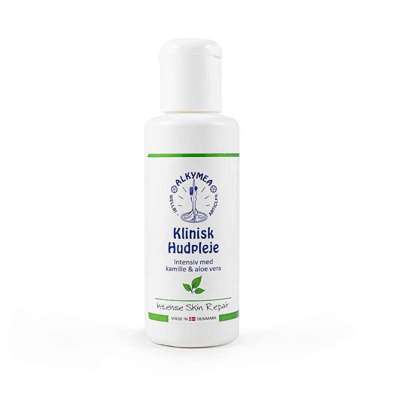 Alkymea Klinisk Hudvård lotion i en vit flaska med vit snäppkork, sett framifrån