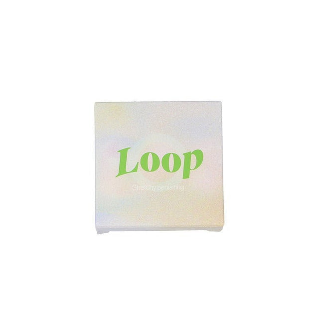 Förpackningen till Loop penisring, en vit kartong med grön text "Loop" och "Stretchy penisring