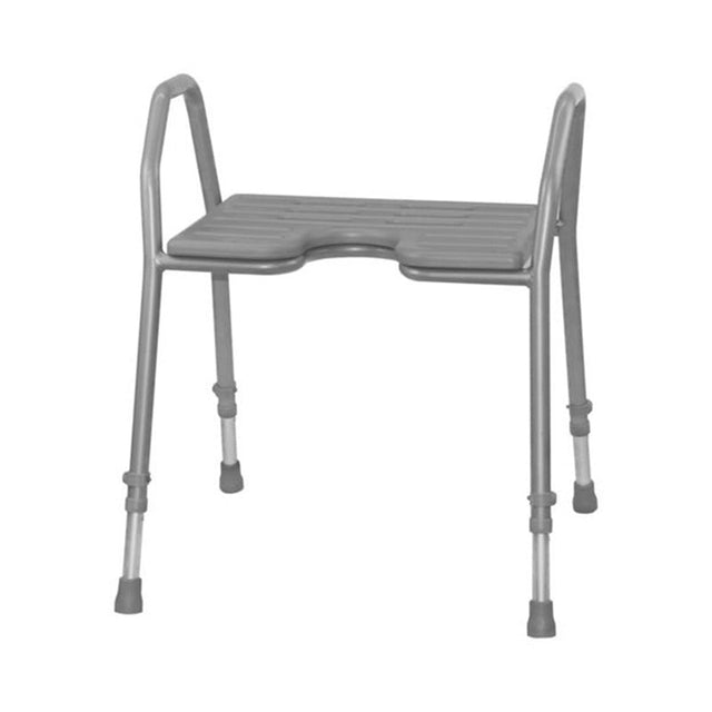 Grå duschstol med mjuk sits och armstöd, sedd framifrån, med höjdjusterbara ben i aluminium
