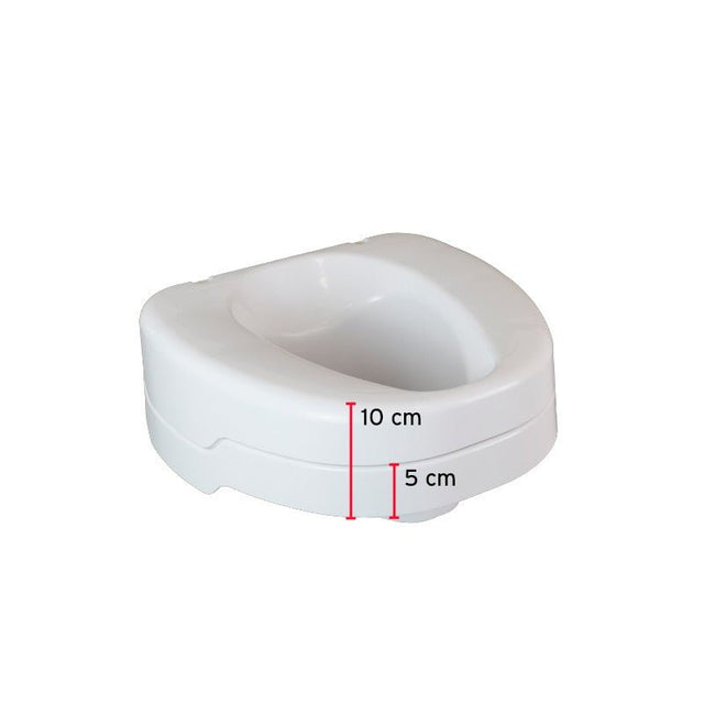 Hvid Ezy-Fit toiletforhøjer uden låg, vist forfra med markering af 5 og 10 cm højde