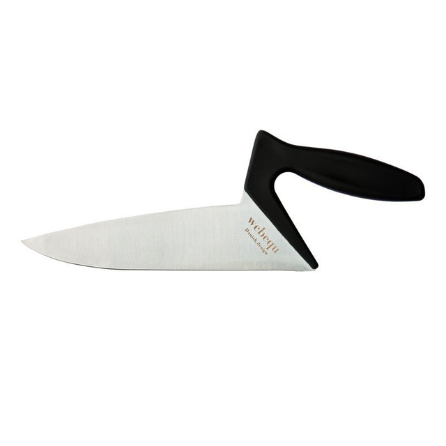 Ergonomisk kockkniv från Webequ med svart vinklat handtag och blad i rostfritt stål