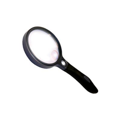 Förstoringsglas med svart ram och ergonomiskt handtag, vinklat uppifrån med den lilla 10x linsen tydligt synlig