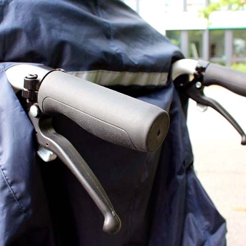 Regnjacka med ärmar och huva