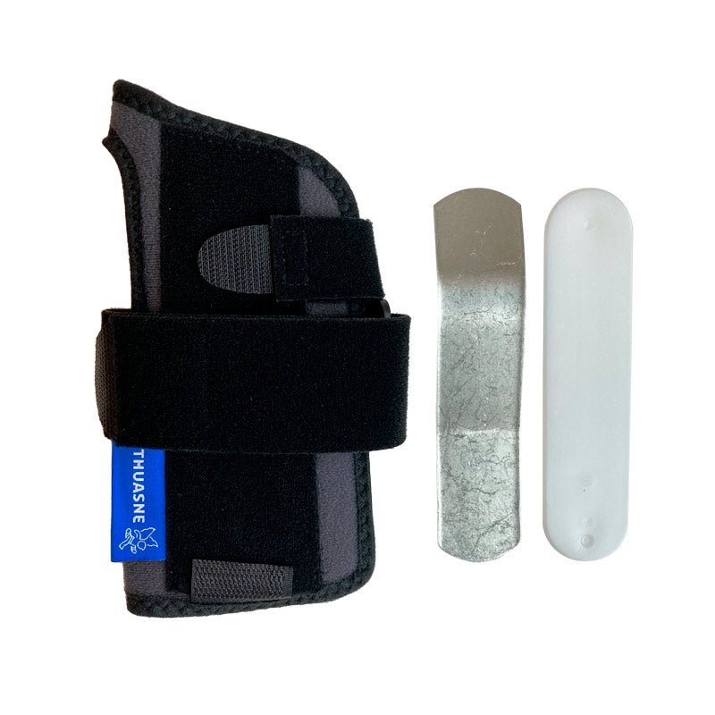 Dynastab Dual handledsstöd i svart med två avtagbara skenor, en metall och en vit