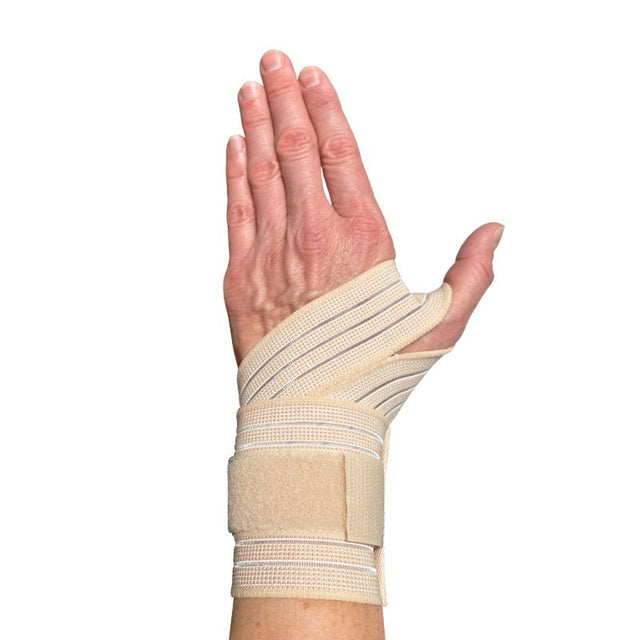 Beige elastiskt handledsbandage med kardborreband, sett på en hand med handflatan bortvänd