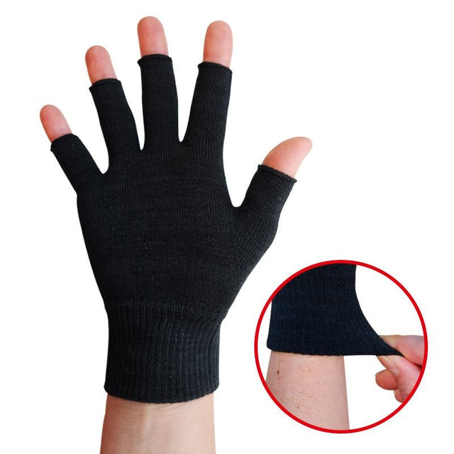Svart artroshandske med öppna fingrar på en hand, med närbild som visar tygets elasticitet