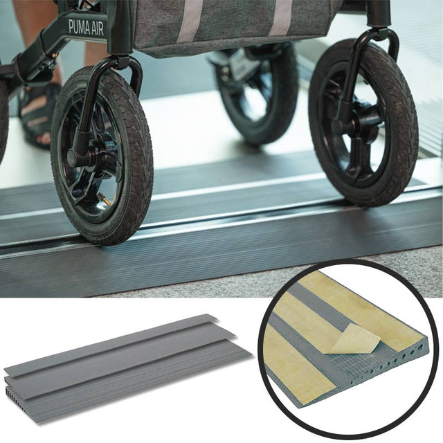 Grå gummiramp med rollatorhjul på, samt inzoomning av undersidan med limtejp och en stapel ramper
