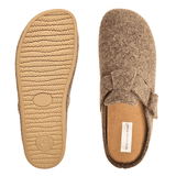 En beige Bella Moda damtoffel sedd uppifrån och en annan som visar den halkfria gummisulan