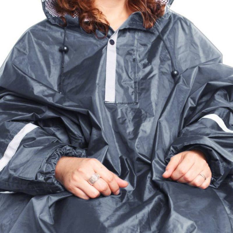 Regnponcho med ärmar och huva